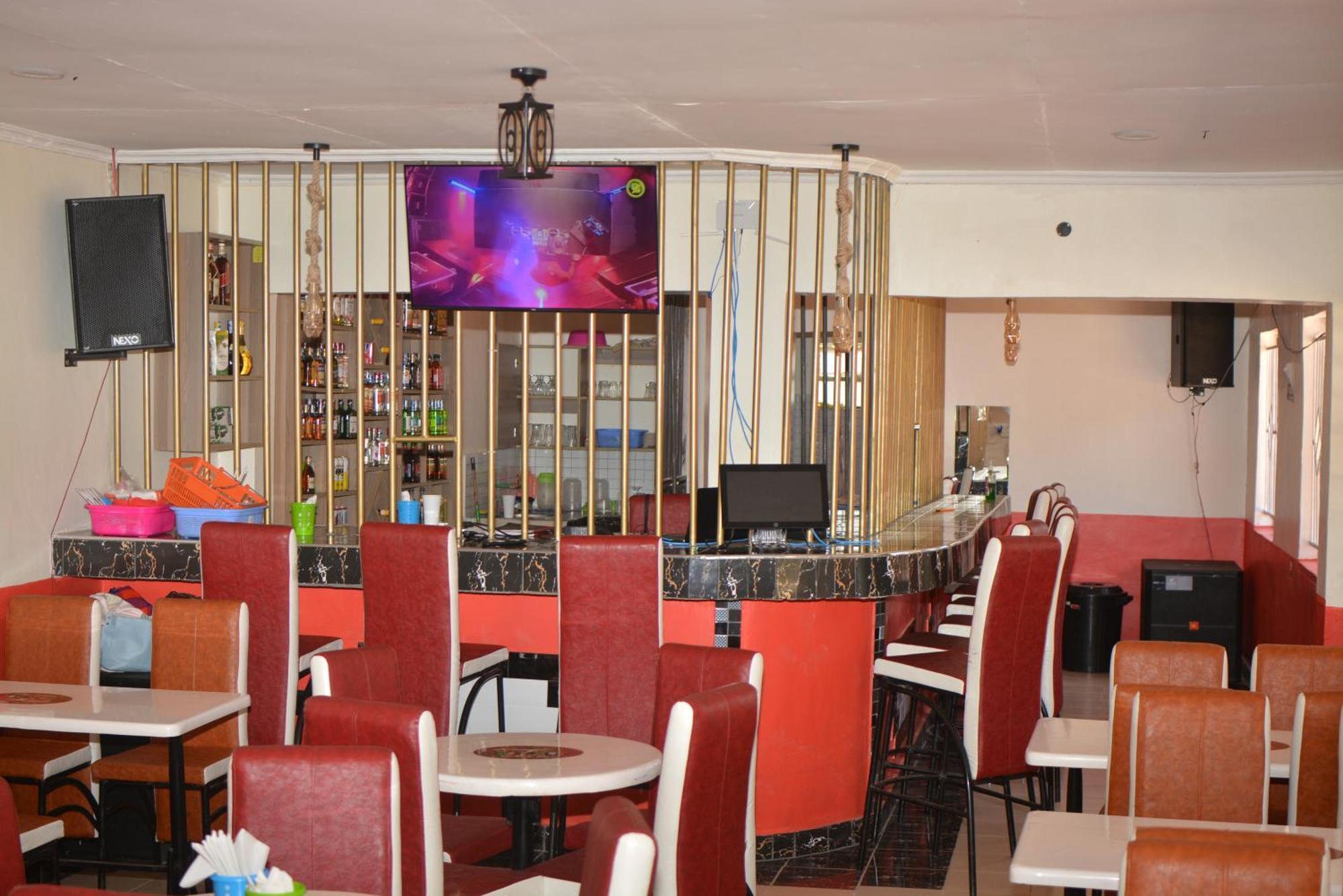 Отель The Farm Bar And Restaurant Kakamega Экстерьер фото